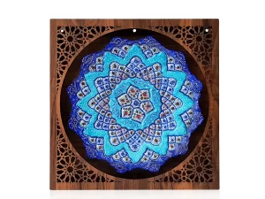 بشقاب میناکاری با قاب چوبی مشبک ۳۰*۳۰ سانتی متر